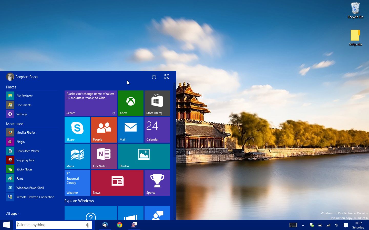 Is that the new Windows 10 start screen? Ooooooh ...